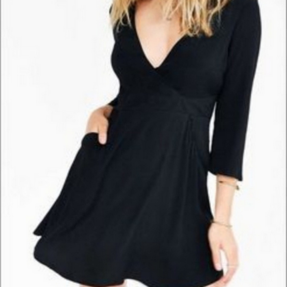 Urban Outfitters Dresses & Skirts - NEW Silence + Noise Black V-Neck Dress w/ Pockets